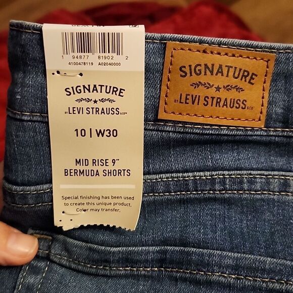 Signature by Levi Strauss & Co. Women's 10 Mid Rise Bermuda Shorts - Picture 4 of 6